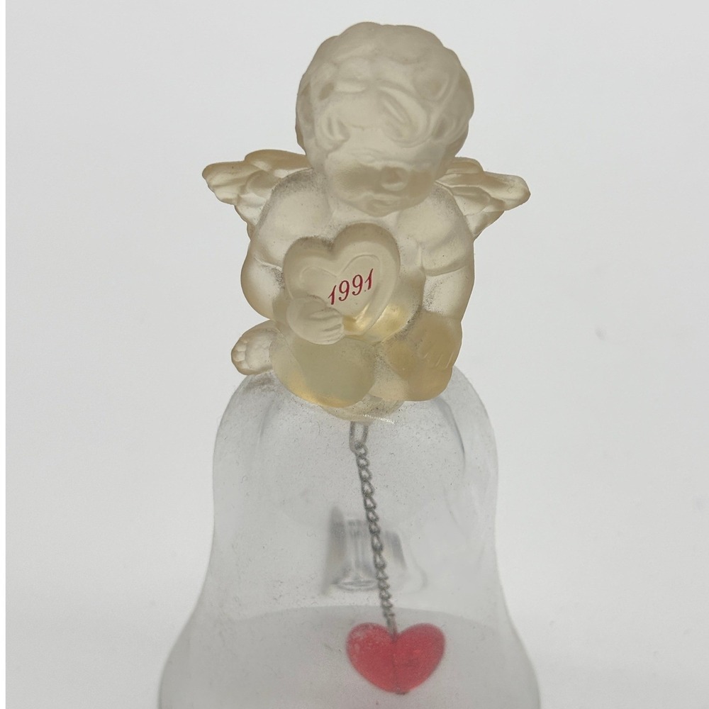 Avon 1991 Frosted Glass Angel Cherub Bell Heart Collectible Figurine‎